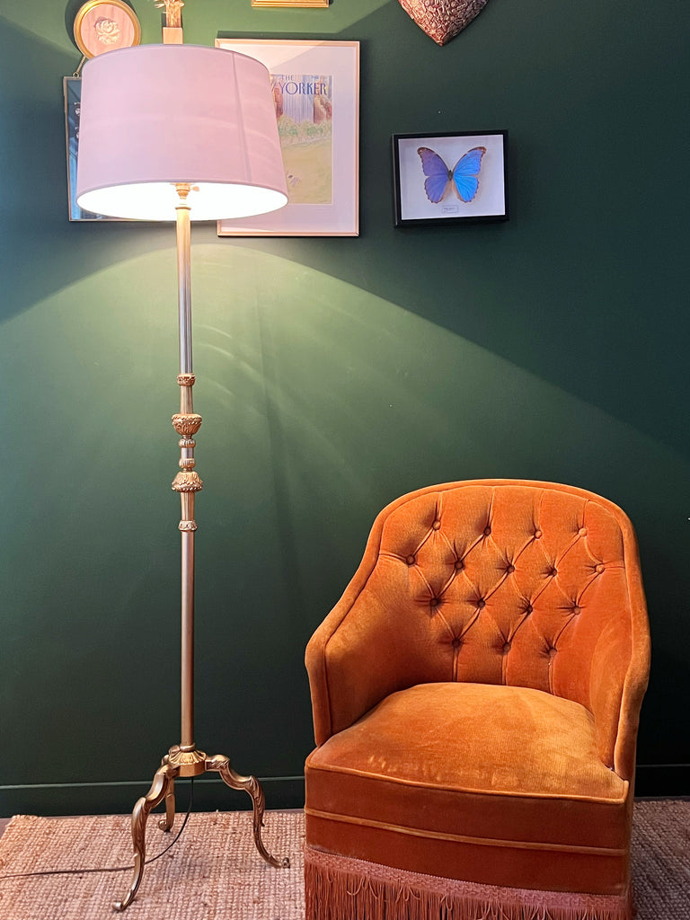 lampadaire tripode lampe laiton doré vintage fauteuil crapaud luminaire seconde main chiné 