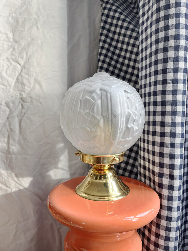 lampe vintage lampe ancienne globe ancien lampe à poser Sélection coeur selency lampe laiton globe verre gravé art déco