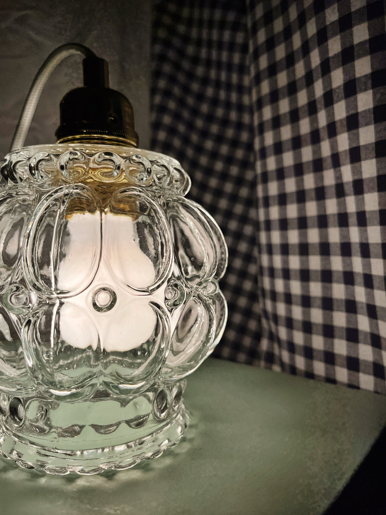 lampe ancienne lampe vintage baladeuse verre moulé laiton duo globe ancien globe chiné lampes lampe d'appoint cosy sélection coeur selency
