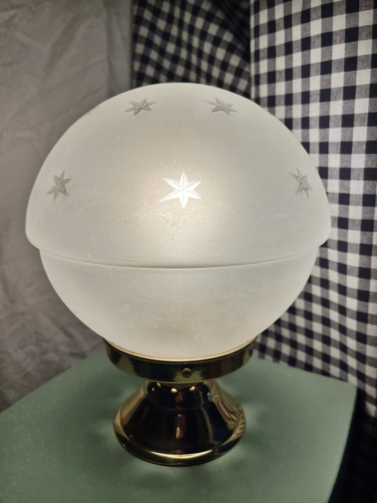 Lampe ancienne lampe vintage globe chiné globe ancien luminaires selency Sélection Coeur lampe à poser vanity boum précieuses globe étoilé étoile
